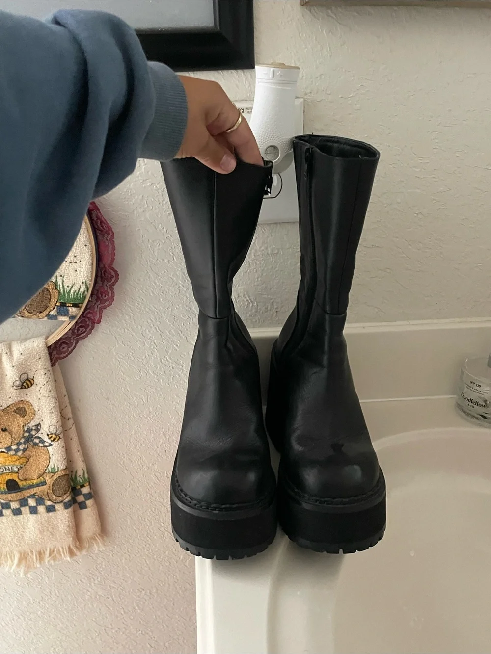 Unif platform chunky boots
